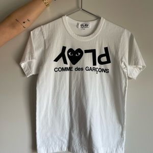COMME DES GARCONS PLAY
Jersey Black Print Tee in White